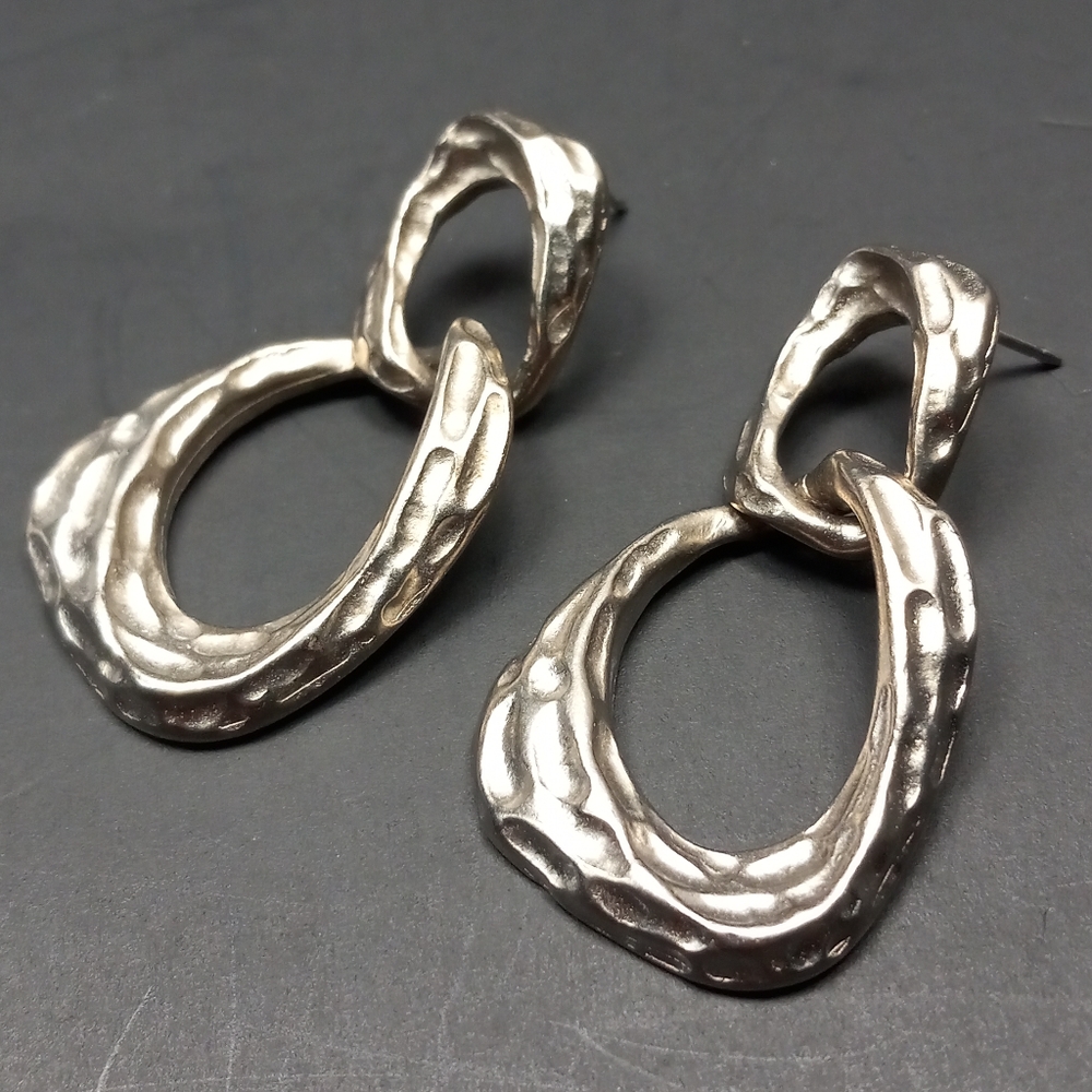 TAT Signed Copyright Vintage Textured Silver Metal Doorknocker Earrings EUC